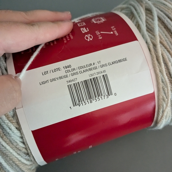 Craft smart Yarn - Picture 3 of 3